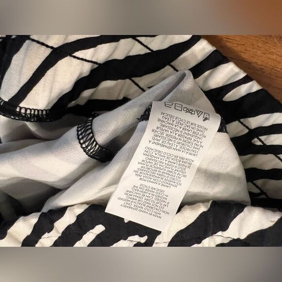 Cabi zebra women’s joggers, size medium NWT - Picture 8 of 11